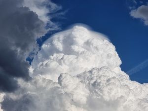 Cumulonimbus calvus pileus